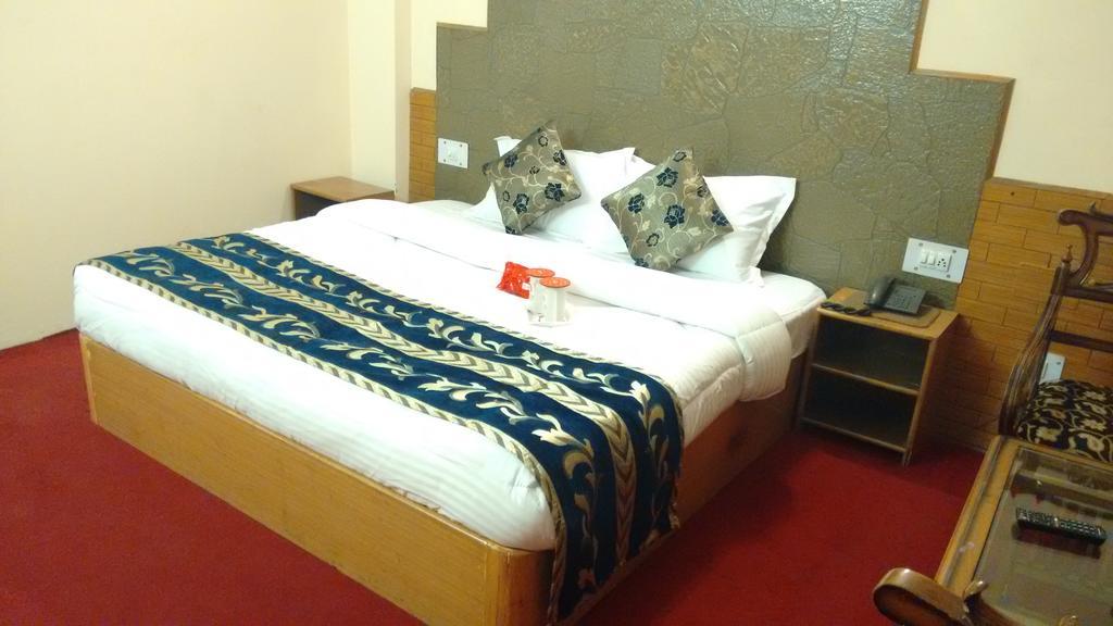 Chichoga Holiday Inn Manāli Szoba fotó