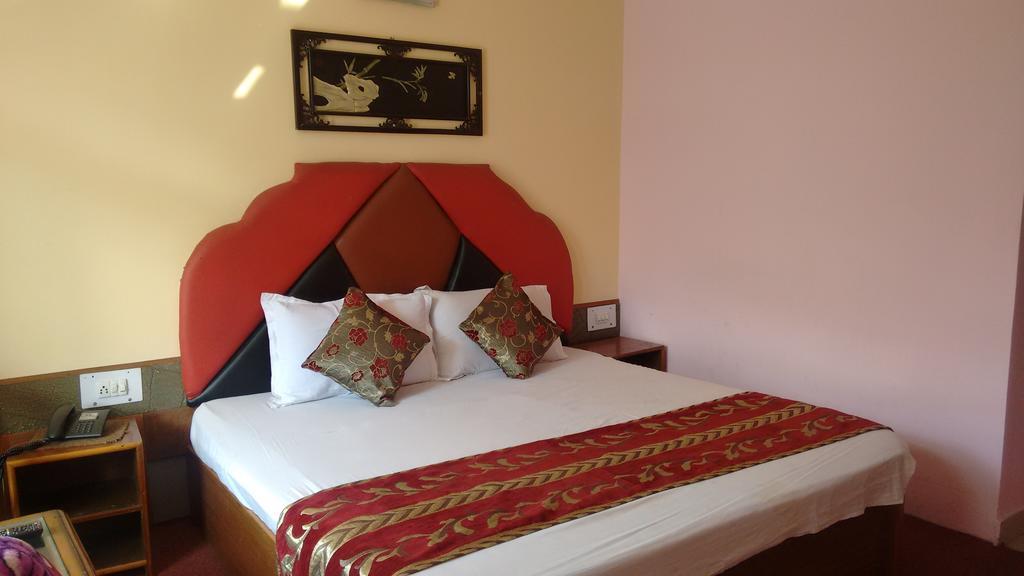 Chichoga Holiday Inn Manāli Szoba fotó