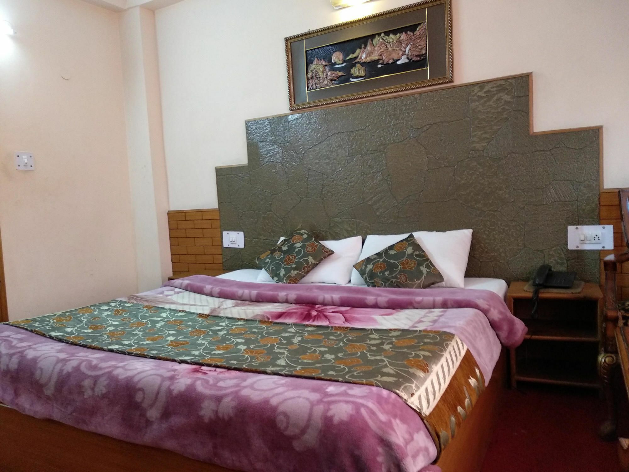Chichoga Holiday Inn Manāli Kültér fotó